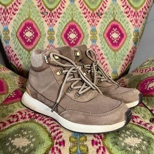 TOMS Women's Cascada Waterproof Nubuck Suede Ankle-High Sneaker